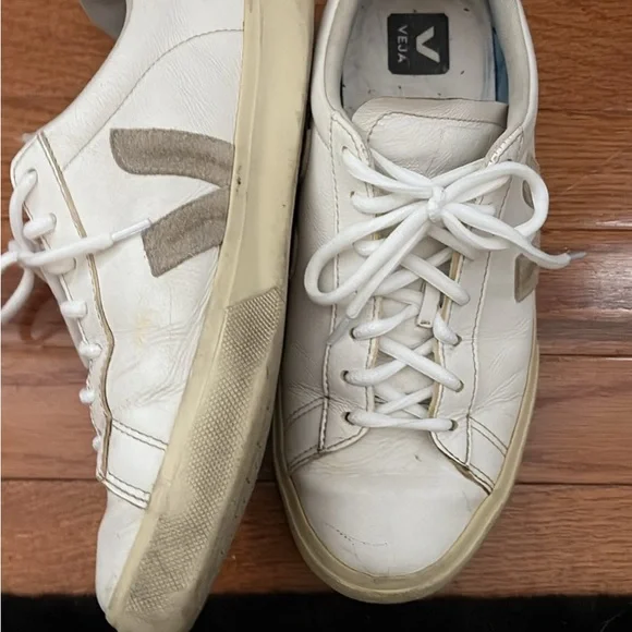 Veja Men's White and Tan Sneakers - Picture 2 of 4